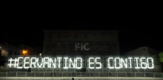 El Cerebro Táctico del PSG: Cuando el Verdadero Protagonista No Está en el Campo white and black lighted signage during night time