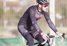 Javier Romo: El ciclista que encuentra fuerza en la fe y la tradición española man biking at daytime