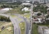 Los retos de la infraestructura vial en Andalucía: análisis de los proyectos de gran envergadura cars on road near houses and trees during daytime
