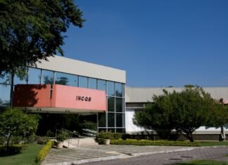 La innovación empresarial española marca el rumbo hacia 2026: tecnología, sostenibilidad y talento como pilares del futuro white and pink building