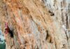 El sector asegurador español acelera su consolidación tras un año de crecimiento sostenido person climbing mountain during day