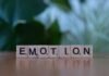 La revolución emocional del marketing automotriz: cuando las marcas dejan de vender coches para vender experiencias A wooden block spelling emotion on a table