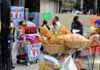 La consolidación del mercado de neumáticos en España: cuando las empresas familiares lideran la transformación sectorial woman in black jacket sitting on red shopping cart
