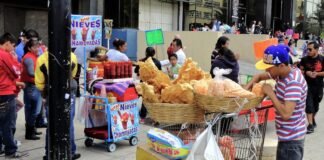 La consolidación del mercado de neumáticos en España: cuando las empresas familiares lideran la transformación sectorial woman in black jacket sitting on red shopping cart