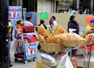 La consolidación del mercado de neumáticos en España: cuando las empresas familiares lideran la transformación sectorial woman in black jacket sitting on red shopping cart
