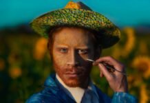 La Oreja de Van Gogh enfrenta incertidumbre tras el esperado regreso de Amaia Montero a los escenarios man in blue dress shirt wearing brown and green hat holding black pen
