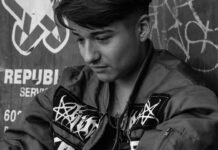 Roberto Jódar Demuestra Madurez Competitiva en su Avance a Octavos de Roland Garros a young man in a leather jacket leaning against a wall