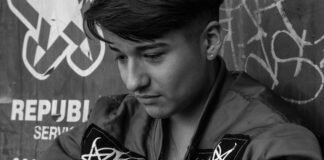 Roberto Jódar Demuestra Madurez Competitiva en su Avance a Octavos de Roland Garros a young man in a leather jacket leaning against a wall