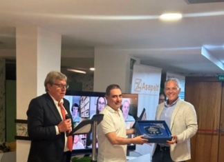 Alejandro Hernández Mollá recibe el Reconocimiento INNOVA de ASEPELT por su aportación a la innovación blockchain y la ciberseguridad