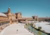 La realidad hostelera de Sevilla: análisis del equilibrio entre oferta y demanda turística brown concrete structure