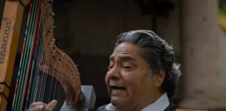 Carlos Alcaraz demuestra su madurez mental tras un año de crecimiento personal y profesional Man playing a harp with his hands