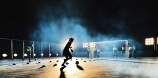 Messi regresa a los entrenamientos con Argentina: las claves de su preparación rumbo al próximo Mundial person playing soccer on field