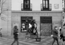 La persistencia de Carles Puigdemont en el tablero político catalán: un análisis de su influencia continuada grayscale photography of Palomeque building