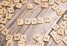 Tecnología contra el fraude académico: El debate entre seguridad y privacidad en los exámenes universitarios scrabble tiles spelling out the names of different languages