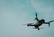 El sector de drones militares español busca posicionarse como referente tecnológico europeo black and gray quadcopter drone