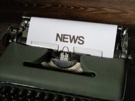 El Ibex 35 se prepara para su primera renovación en dos años: análisis de los cambios esperados a close up of a typewriter with news paper on it