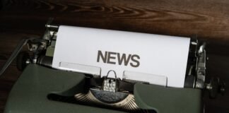 El Ibex 35 se prepara para su primera renovación en dos años: análisis de los cambios esperados a close up of a typewriter with news paper on it