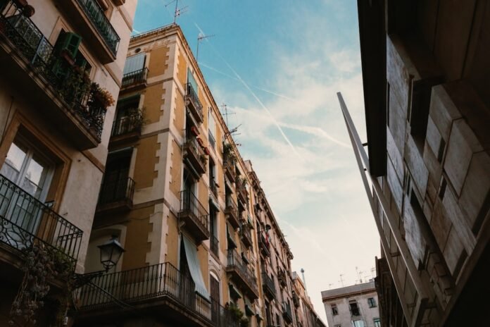 image_1781139631429 Historic buildings with balconies against a blue sky.