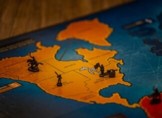 El tablero geopolítico de Oriente Medio: cuando la escalada militar amenaza la estabilidad regional a close up of a board game on a table