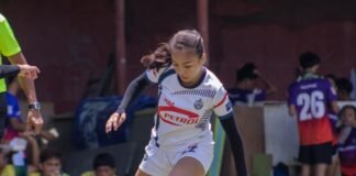 La senadora María José Ortega se recupera satisfactoriamente tras grave accidente de tráfico en Palencia a young girl kicking a soccer ball on a field