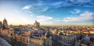 Multas ilegales en la ZBE de Madrid: el silencio del Ayuntamiento y la batalla que los conductores deben librar solos city scale under blue sky