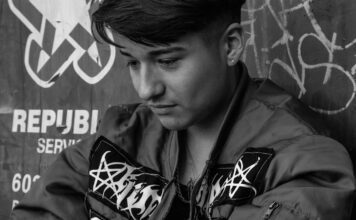 Mariano Carmona renueva con el Córdoba CF hasta 2029 y da el salto al Eldense en busca de protagonismo a young man in a leather jacket leaning against a wall