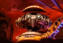 Arte en peligro: el robo de esculturas en galerías revela las vulnerabilidades del mercado artístico urbano a man in a gas mask holding a gun