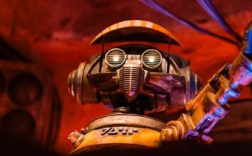 Arte en peligro: el robo de esculturas en galerías revela las vulnerabilidades del mercado artístico urbano a man in a gas mask holding a gun