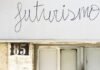 Intrusismo en psicología: cuando los límites profesionales se difuminan en torno a casos de alto perfil The word futurismo written on a wall above a window.