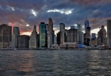 Teletrabajo en verano: Las ciudades españolas que conquistan a los nómadas digitales en 2024 city skyline across body of water during daytime