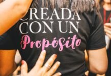 El choque de realidad de los españoles en el extranjero: cuando volver a casa duele en el bolsillo woman wearing black, white, and pink shirt