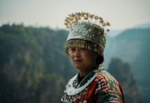 Avatar: Por qué la película más taquillera de la historia sigue siendo imbatible quince años después Woman wearing traditional chinese headwear.