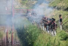 La batalla jurídica en torno a la investigación forense del caso Andic: cuando la defensa cuestiona la ciencia a group of men standing next to each other near a body of water