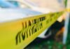 Veinte años del crimen de la calle Oporto: el doble asesinato homófobo que sacudió la conciencia de España A close up of a yellow caution line