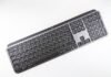 Logitech G512 X 98: El teclado compacto que redefine los estándares del gaming competitivo a black keyboard with a white background