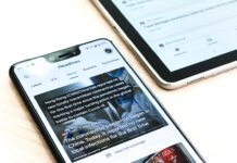 Keratinasa: el enzima revolucionario que transforma la exfoliación cutánea y multiplica los efectos de la vitamina C silver iphone 6 on brown wooden table