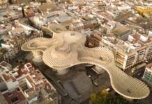 El futuro de las infraestructuras en Sevilla: retos y oportunidades para una ciudad en transformación aerial view of city buildings during daytime