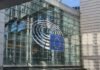 Europa en Tensión: El Debate sobre Fronteras y Migración que Divide al Continente glass walled building during daytime