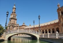 Djibril Sow abandona el Sevilla FC: análisis de una salida que cierra un ciclo en Nervión brown concrete bridge over river under blue sky during daytime