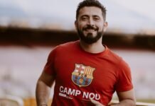 Jorge Messi: El hombre detrás del astro más grande del fútbol mundial a man wearing a red shirt