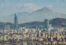 Chile cancela concesiones de Grupo Azvi: Un terremoto para las inversiones españolas en Latinoamérica aerial photo of city