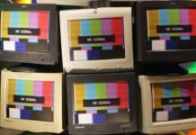 La televisión tradicional mantiene su reinado en Uruguay: por qué el streaming aún no logra desplazarla assorted CRT monitor