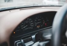 El tablero global del coche eléctrico: cómo España puede convertirse en pieza clave de una nueva industria black car stereo turned on at 1