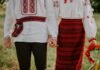 Kochorashvili y su compromiso sin límites: el centrocampista georgiano que entrena en sus días libres para conquistar el Sevilla FC a couple of people wearing matching outfits