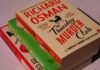 Las novelas que definirán el otoño literario: guía para lectores exigentes en el último trimestre de 2026 Three books stacked on top of each other