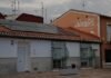 El ahorro de los españoles resiste: más depósitos bancarios que hace un año pese al gasto vacacional A building with a solar panel on the roof