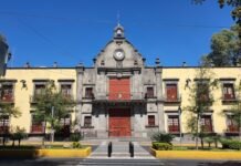 Diplomacia municipal: Por qué los pequeños municipios españoles miran hacia China en busca de oportunidades a large building with a clock on the top of it