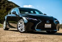 Lexus NX 2027: La Revolución Silenciosa que Redefine el Lujo Híbrido en los SUV Premium black audi coupe on road during daytime