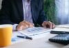Beneficios empresariales y salarios: la batalla por el reparto de la riqueza que marcará el cierre de 2024 person in black suit jacket holding white tablet computer