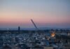 Miura 9: El cohete español que posiciona a Europa en la nueva era de la conquista espacial a large crane in a city